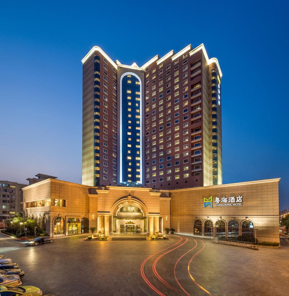 Guangdong Hotel Shanghai - Free Self-Service Laundry Exterior foto
