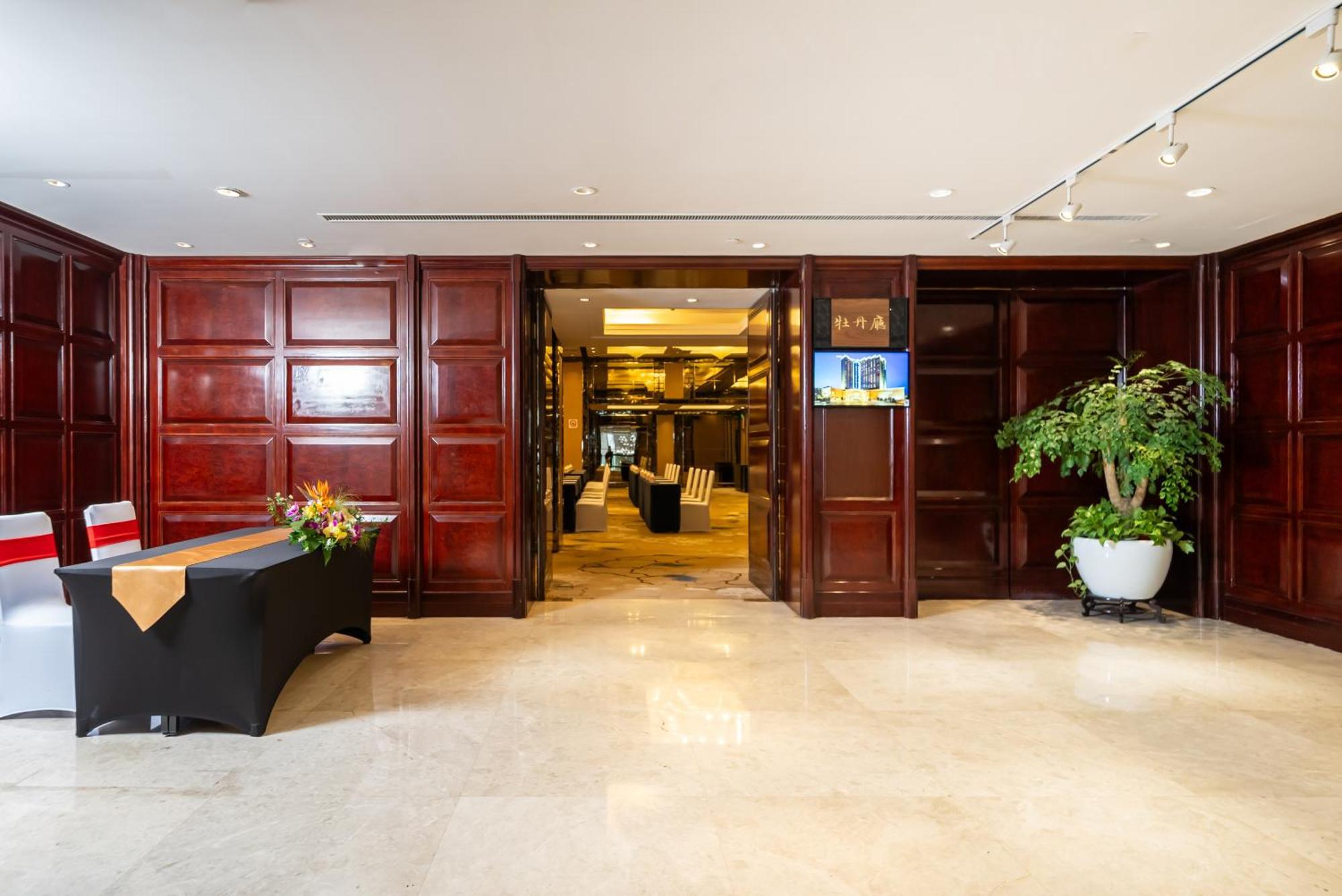 Guangdong Hotel Shanghai - Free Self-Service Laundry Exterior foto