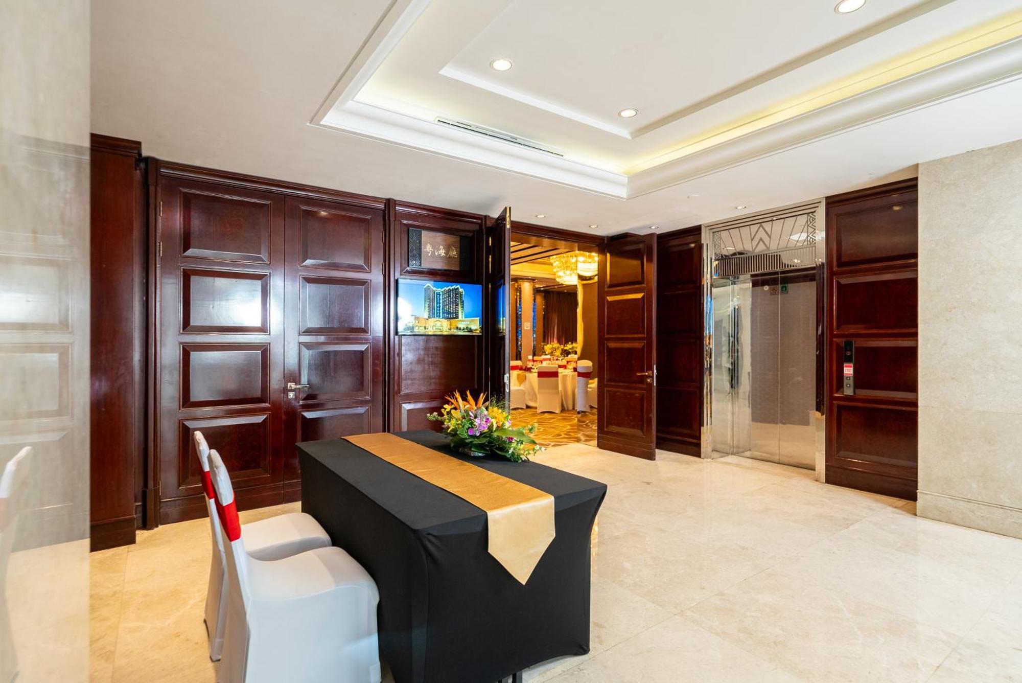 Guangdong Hotel Shanghai - Free Self-Service Laundry Exterior foto