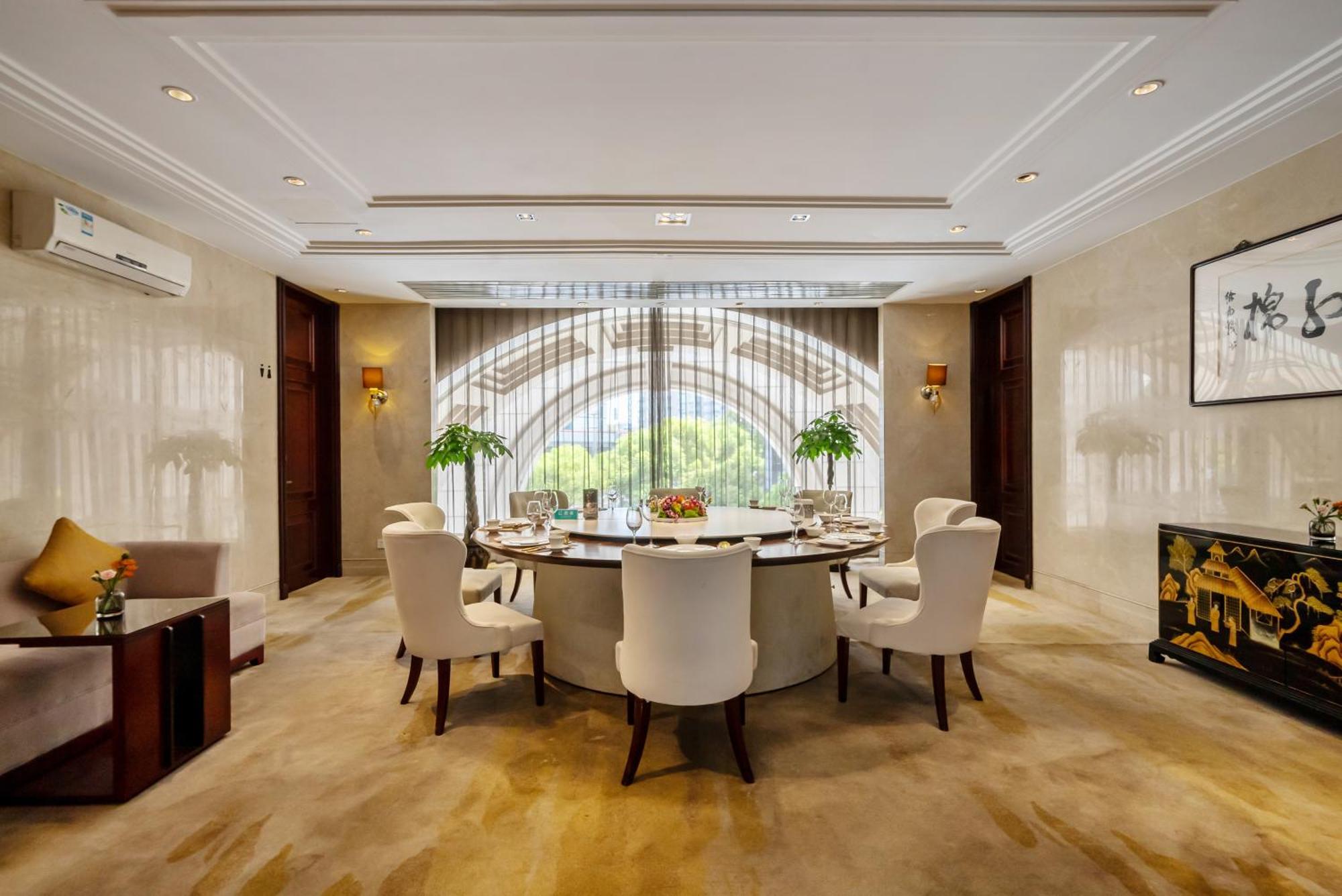 Guangdong Hotel Shanghai - Free Self-Service Laundry Exterior foto