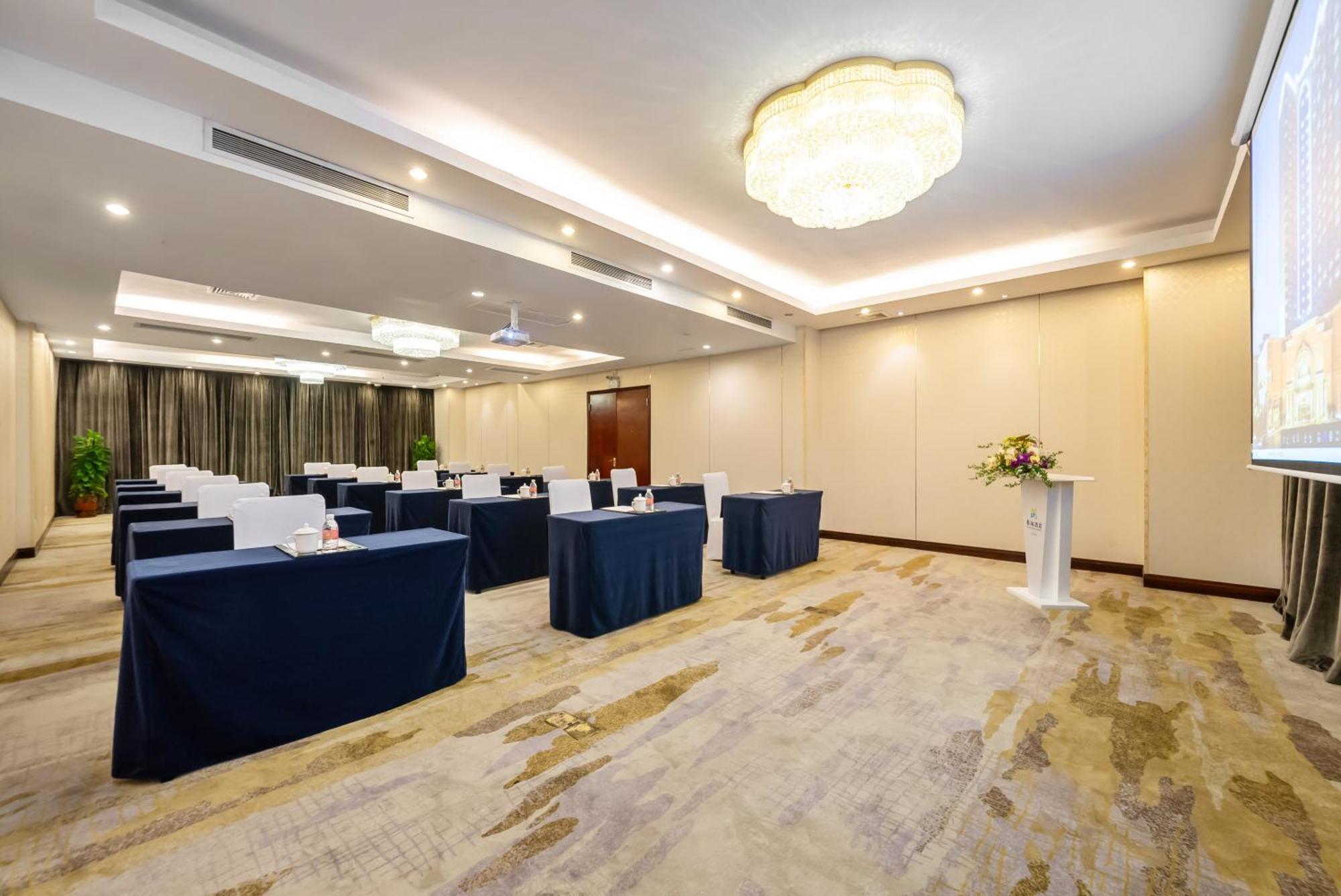 Guangdong Hotel Shanghai - Free Self-Service Laundry Exterior foto