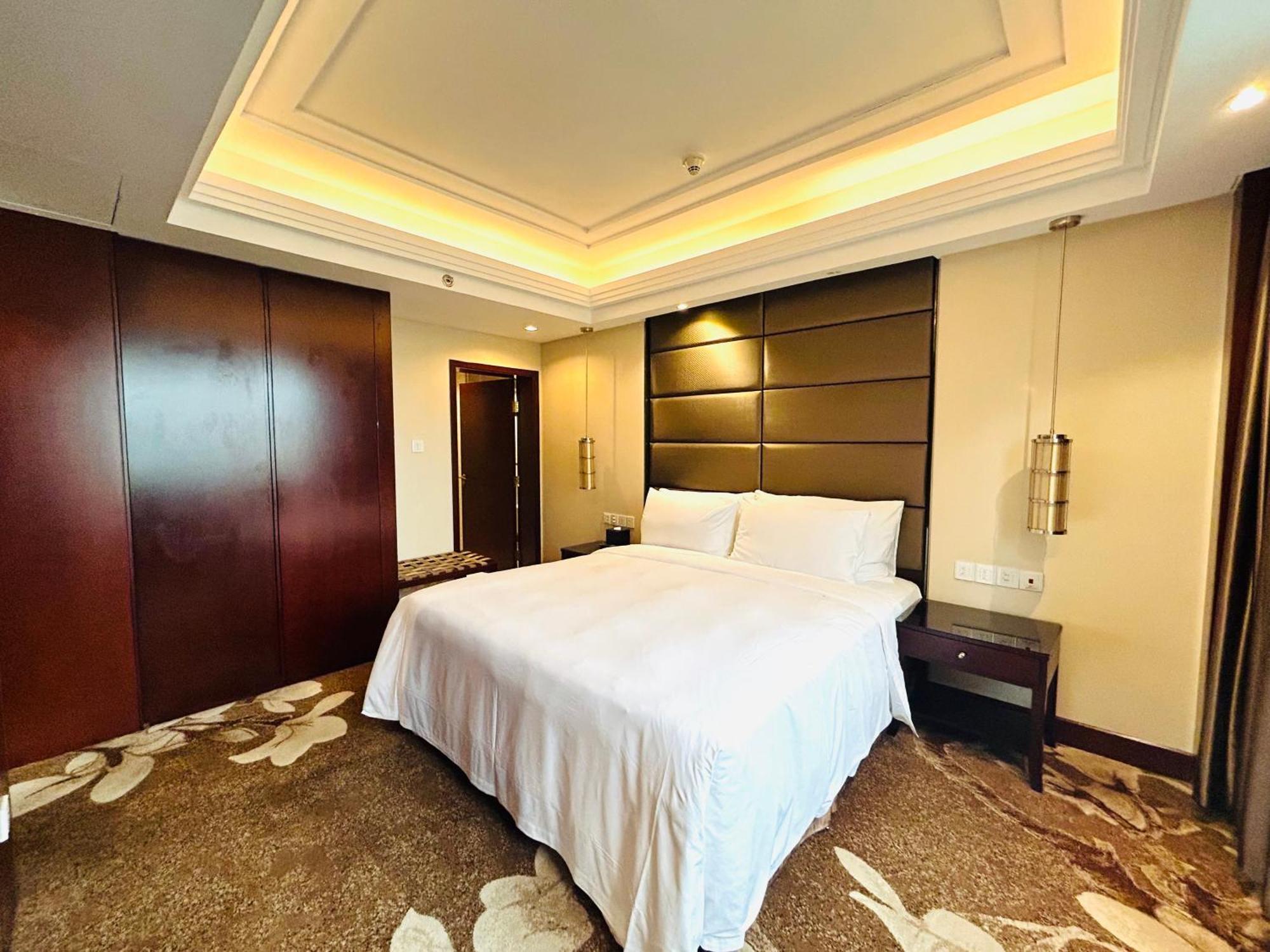 Guangdong Hotel Shanghai - Free Self-Service Laundry Exterior foto